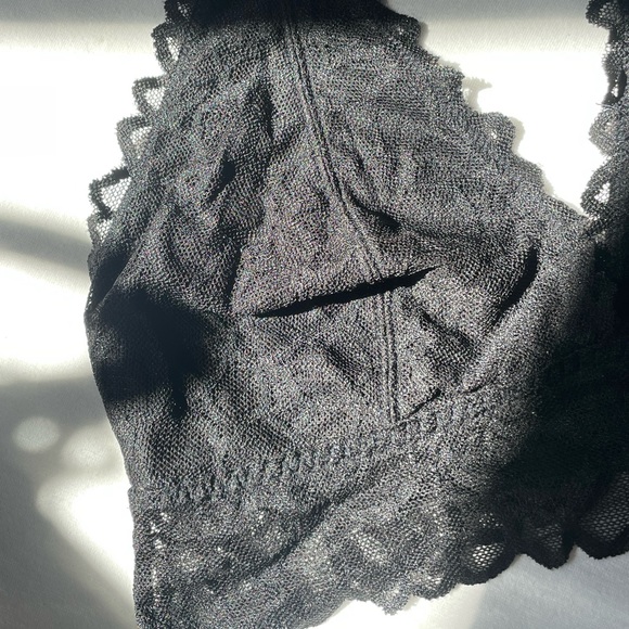 Vintage PINK Victoria Secret Black Halter Bralette with Floral Lace Size Small - Picture 3 of 4